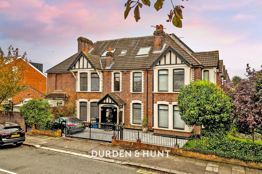 Property photo 1 of 29 Leicester-74.2.Jpg