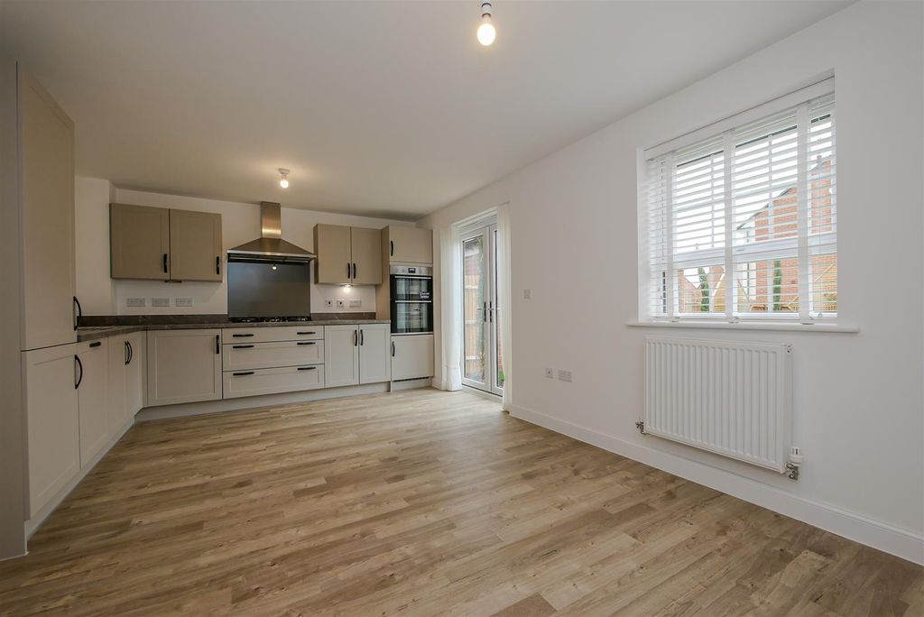 Property photo 3 of 16 Kitchen/Dining Room