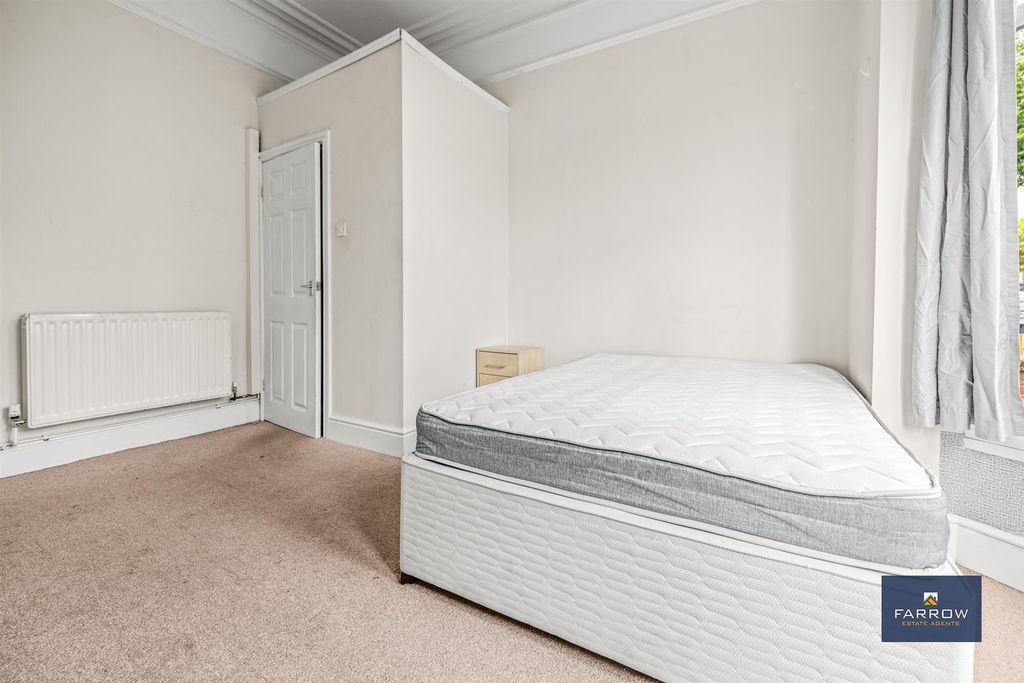 Property photo 3 of 17 Bedroom 1