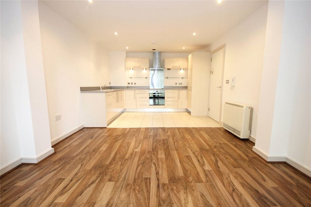 Property photo 3 of 12 Picture No. 02