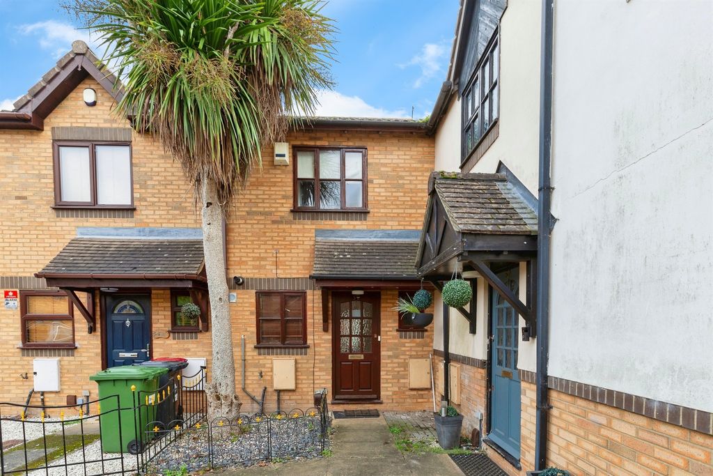 Property photo 1 of 17