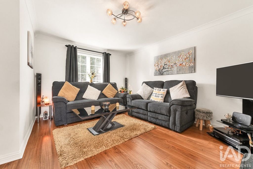 Property photo 2 of 19