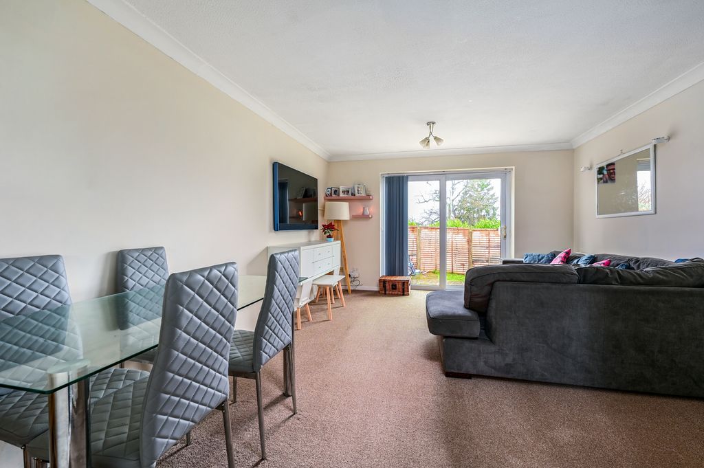 Property photo 3 of 8 64 Humber Way (4)