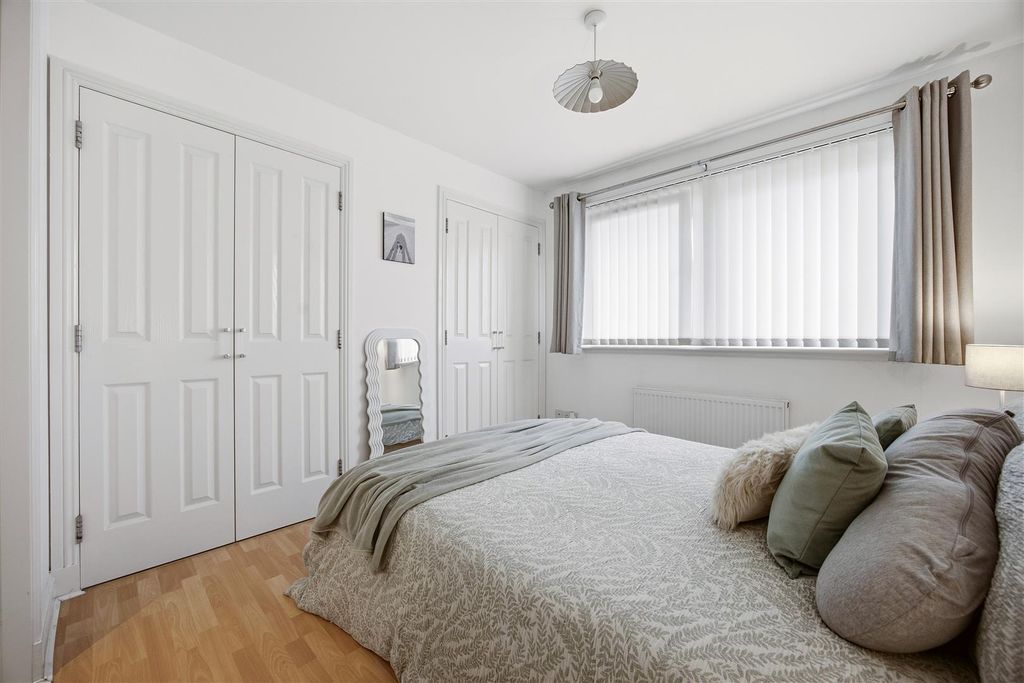 Property photo 3 of 15 06-2-2_26_Raploch_Ave_Glasgow_006.Jpg