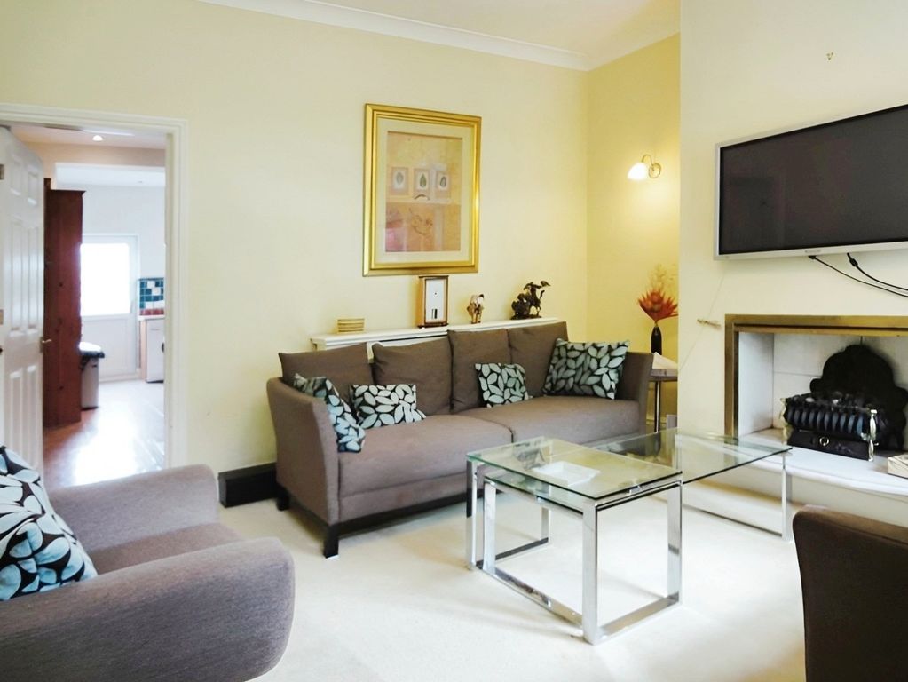 Property photo 3 of 9 Lounge1Picture No. 1
