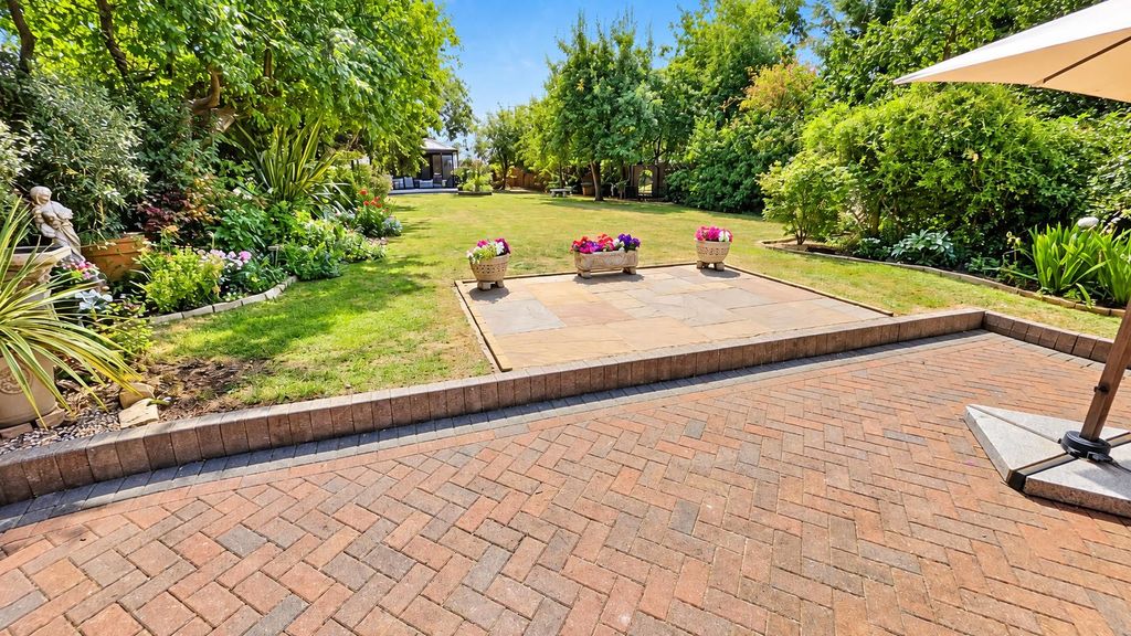Property photo 3 of 31