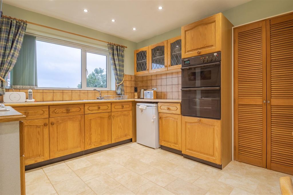 Property photo 3 of 37