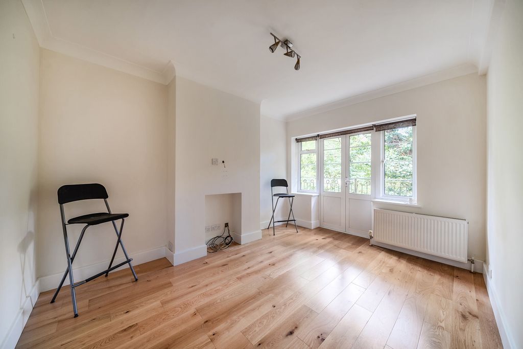 Property photo 2 of 20 1354882-9-68c803F...