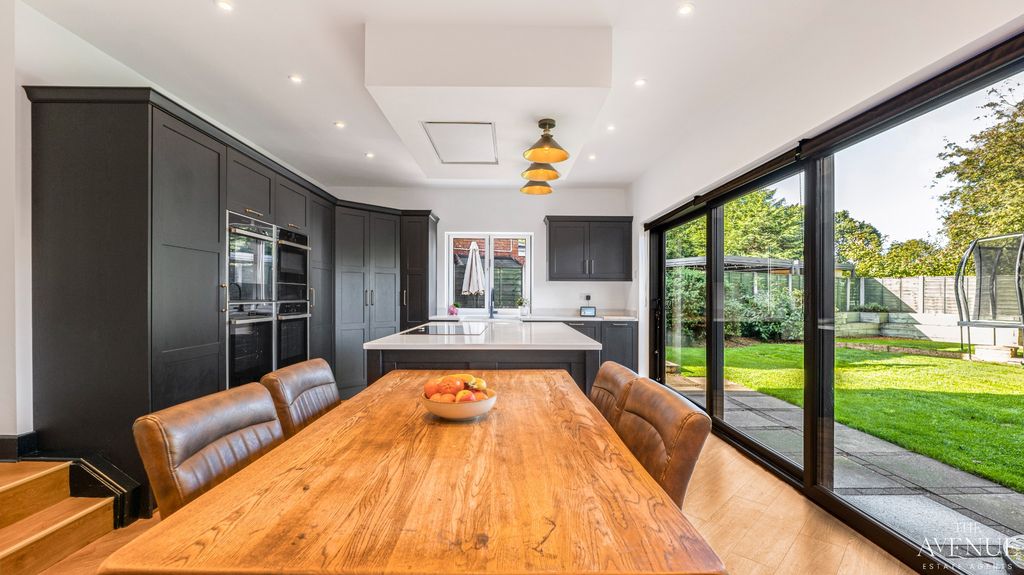 Property photo 2 of 49 5549326
