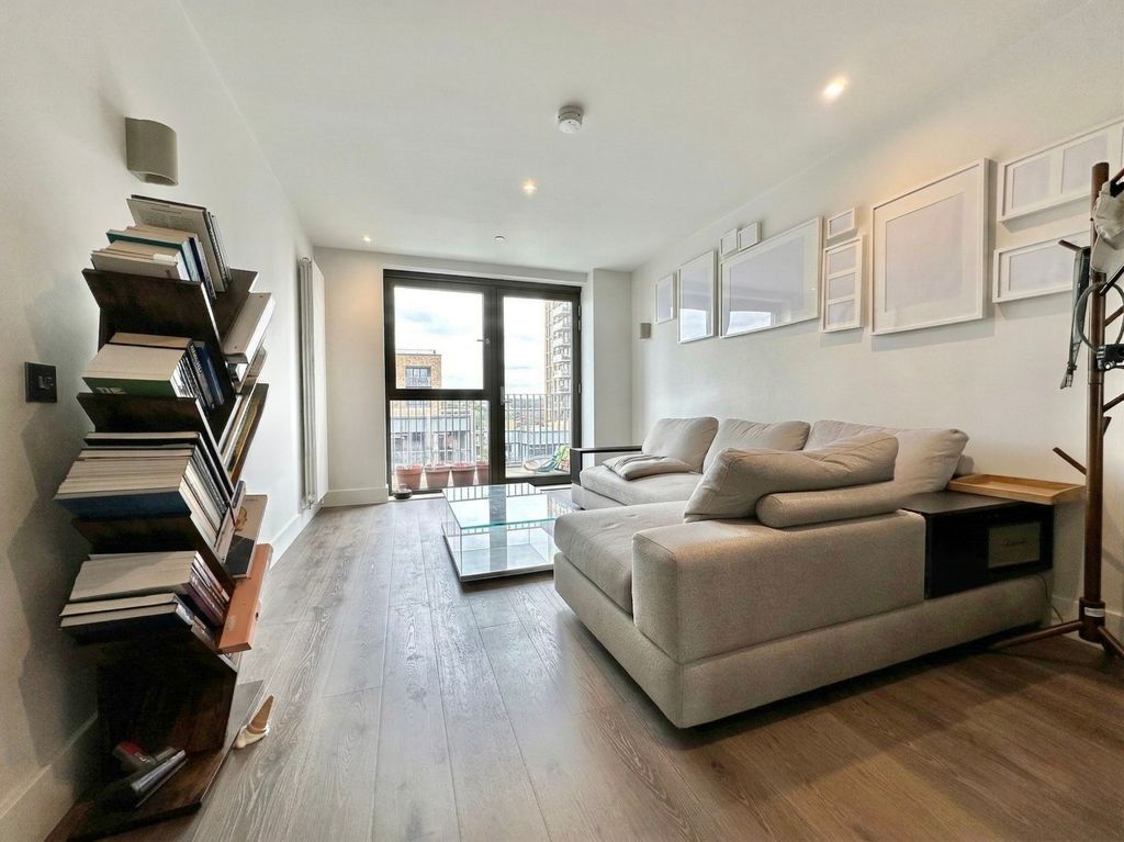 Property photo 1 of 13 Two Bedroom Penthouse To Rent