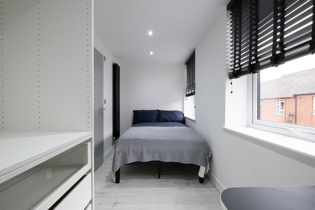 Property photo 1 of 15 This Inviting Double Bedroom Features Ample Natura...