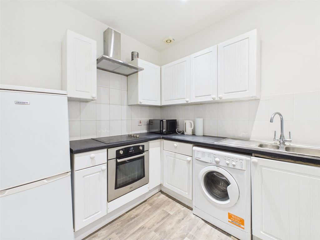 Property photo 2 of 13 Cam03924G0-Pr0017-Still001.Jpg