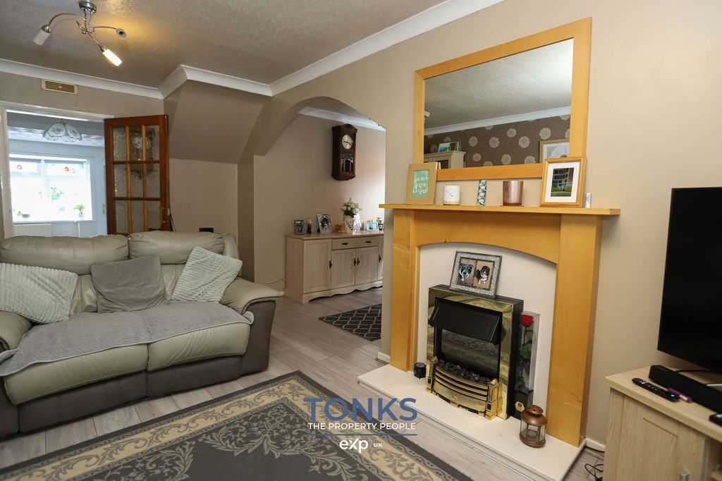 Property photo 2 of 18