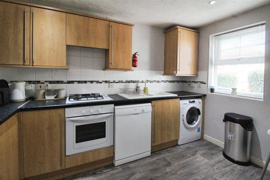 Property photo 2 of 17 Kitchen