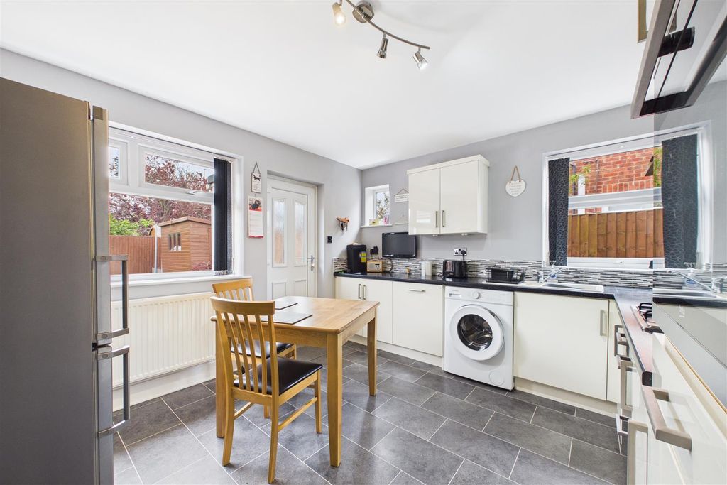 Property photo 3 of 11 Breakfast Kitchen