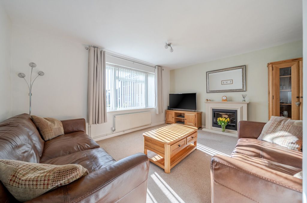 Property photo 2 of 14 1425747-1-69B1B38...