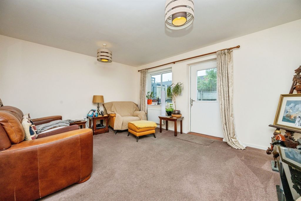 Property photo 2 of 18