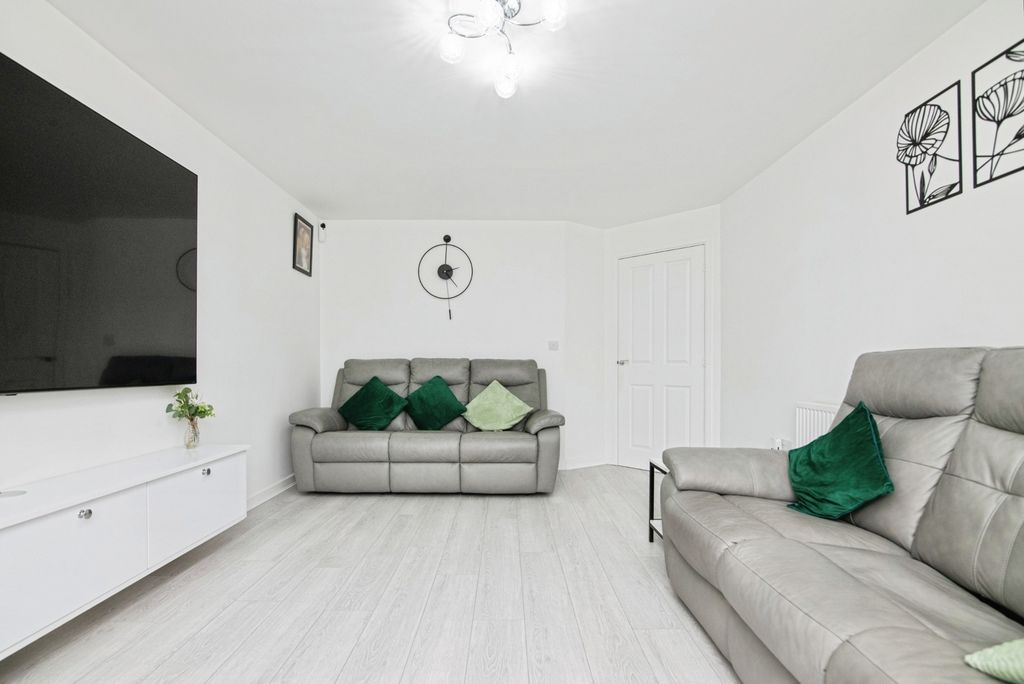 Property photo 3 of 24 Pbox-Img.Jpg