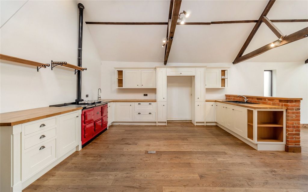 Property photo 3 of 16 Kitchen