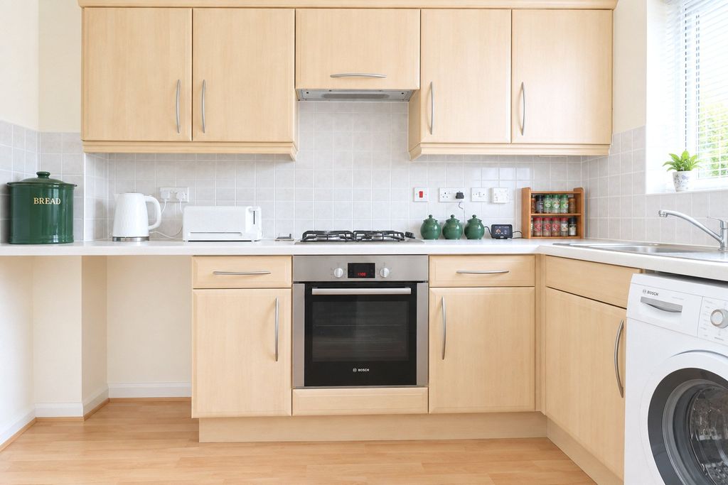 Property photo 2 of 10 Kitchen