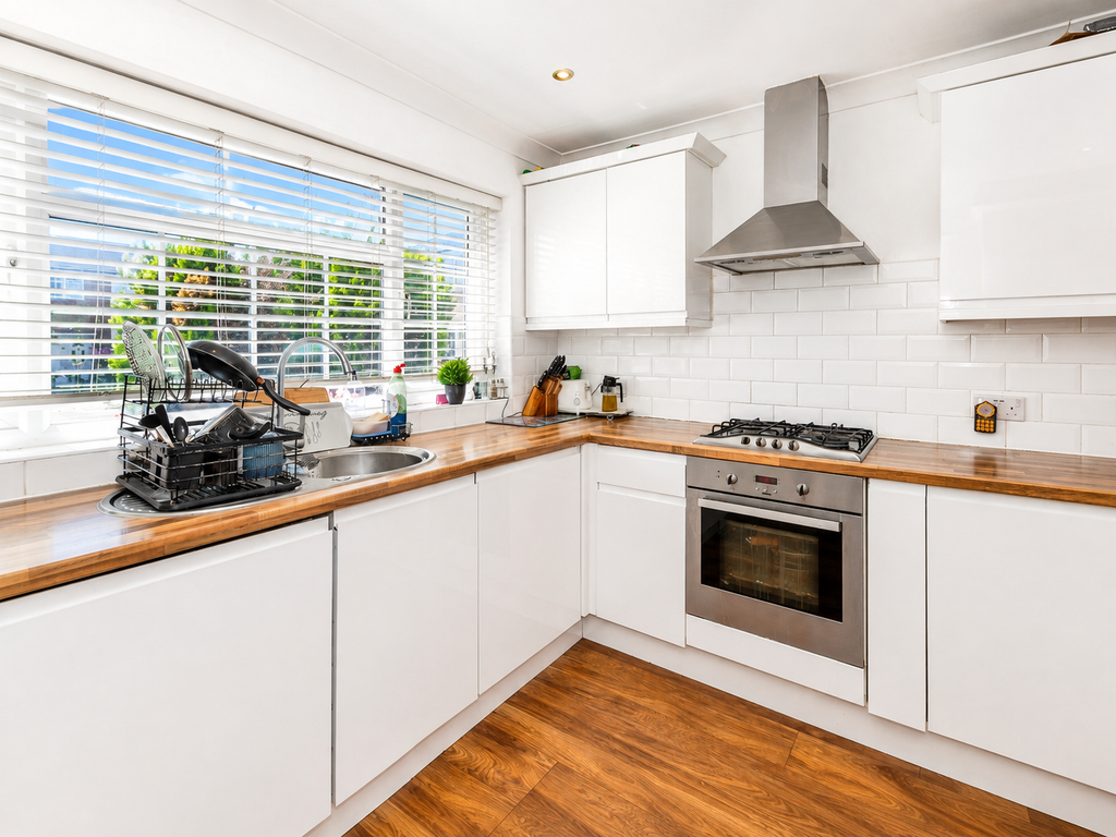 Property photo 3 of 16 Kitchen