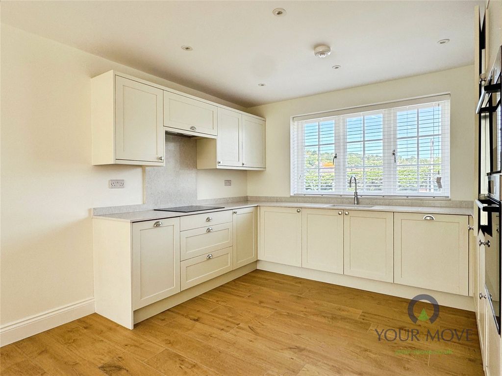 Property photo 3 of 24 Kitchen