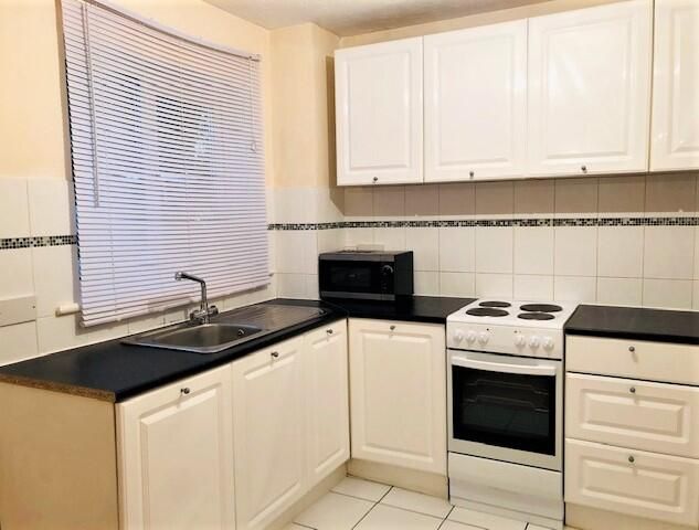 Property photo 3 of 7 Kitchen