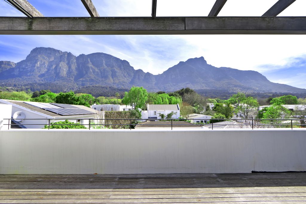 Property photo 2 of 31