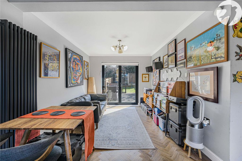 Property photo 3 of 23 Dining Area