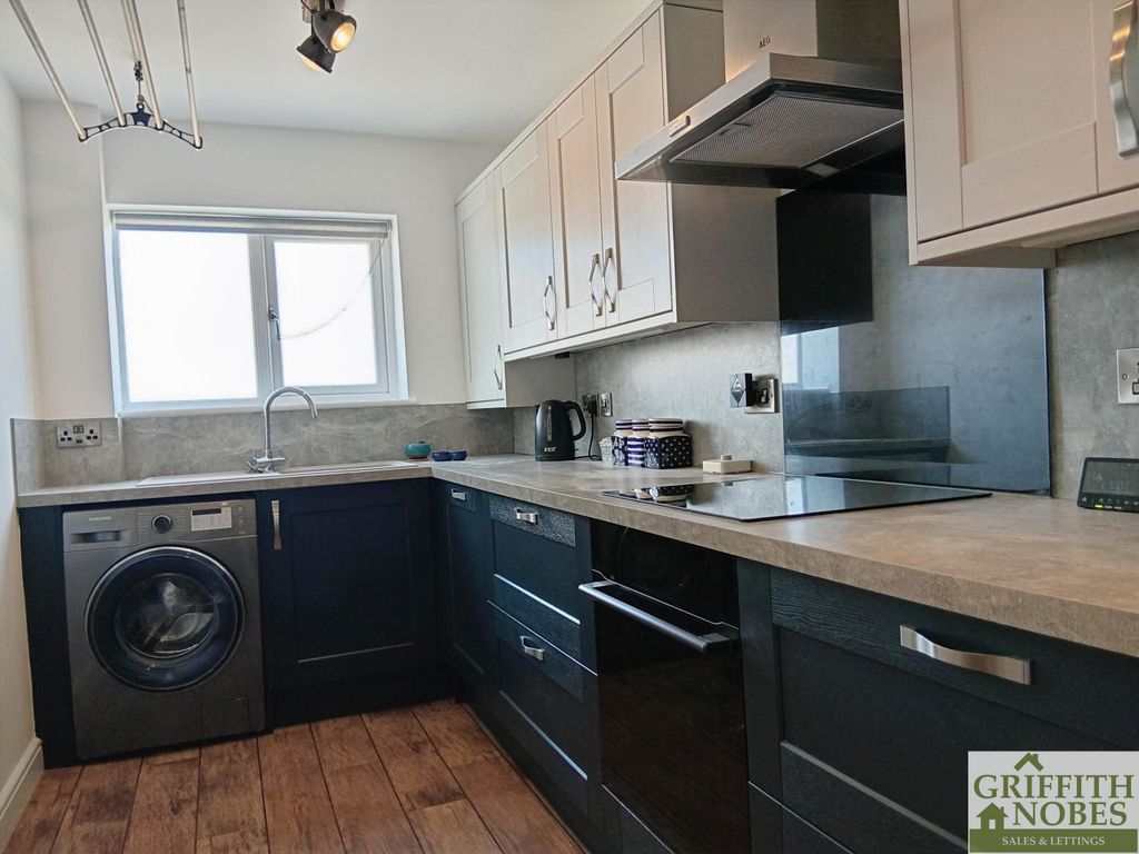 Property photo 3 of 10 Kitchen Wm
