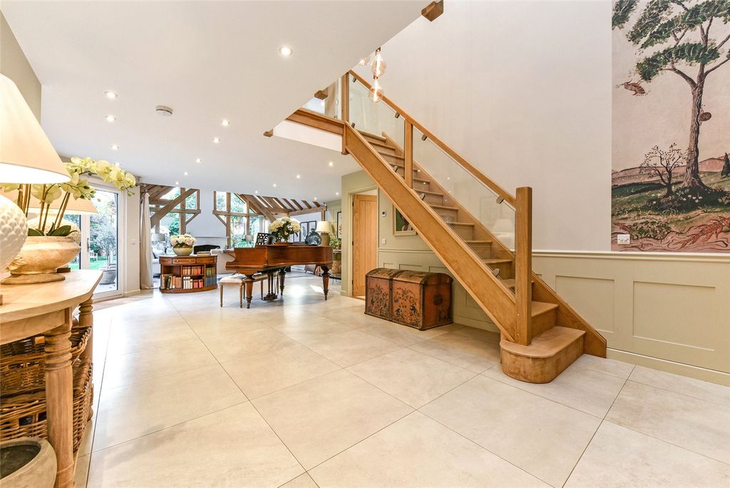 Property photo 3 of 18 Entrance