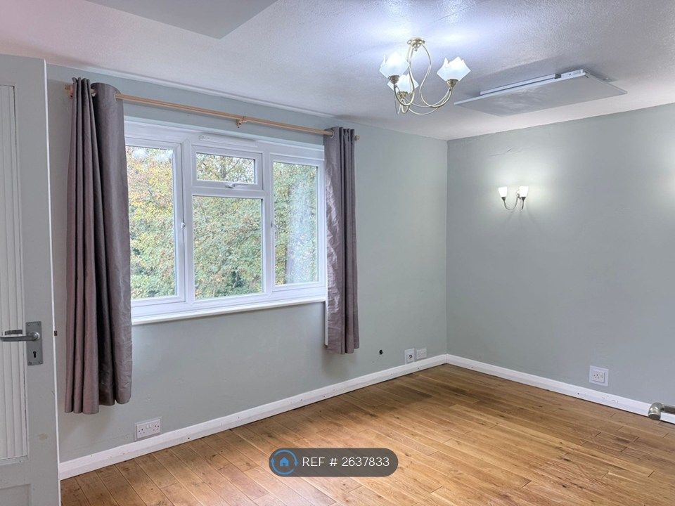 Property photo 1 of 11 Living Room