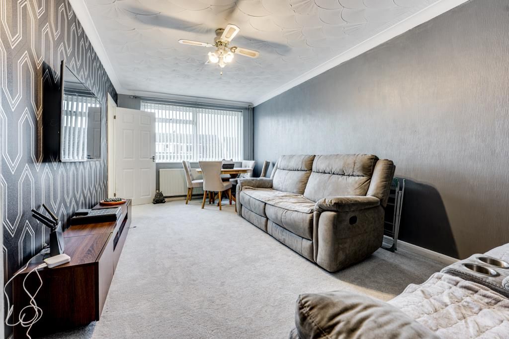 Property photo 3 of 17 29 Grosvenor Way, Barton Seagrave-9.Jpg