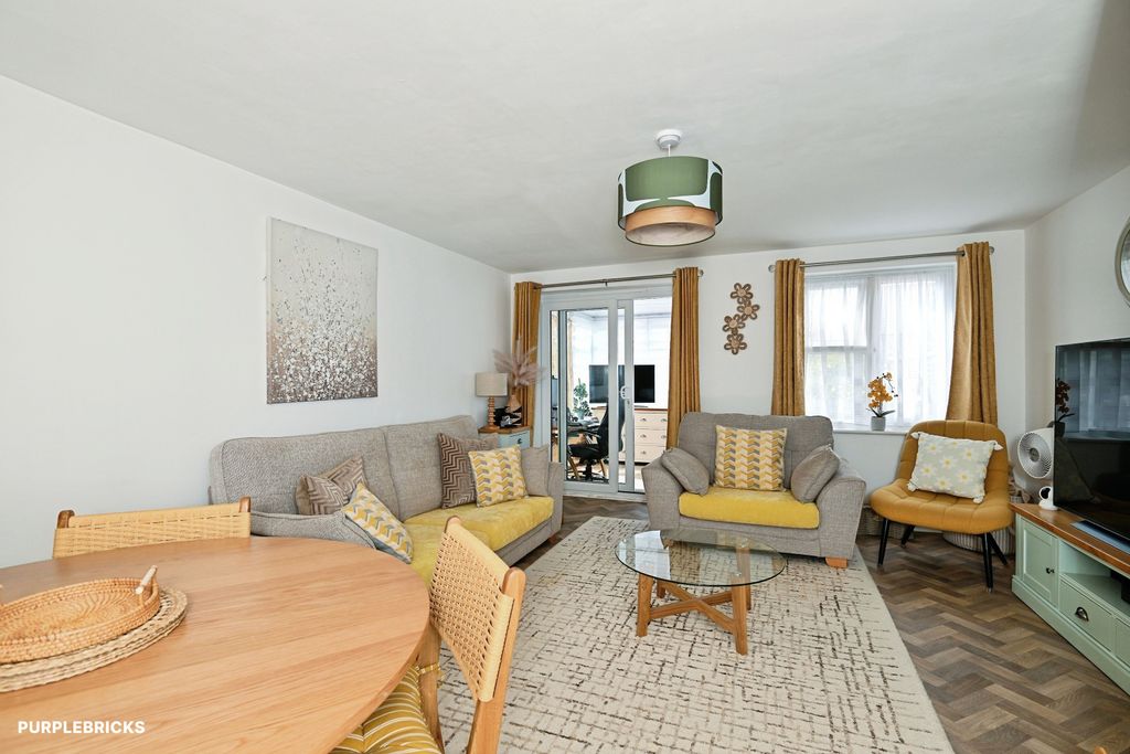 Property photo 2 of 18