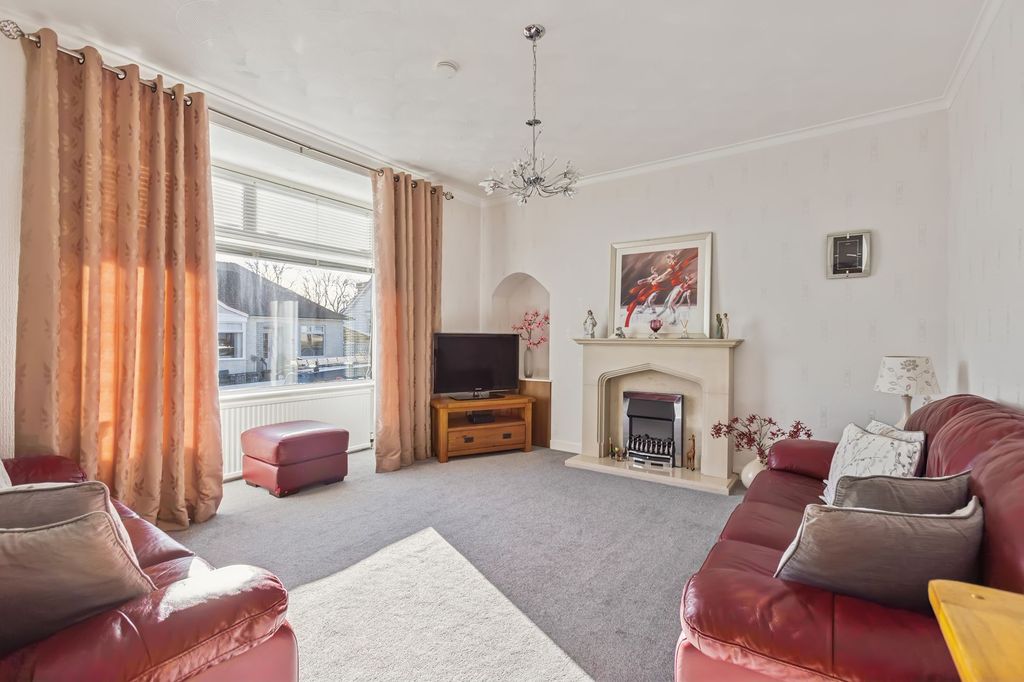 Property photo 2 of 23