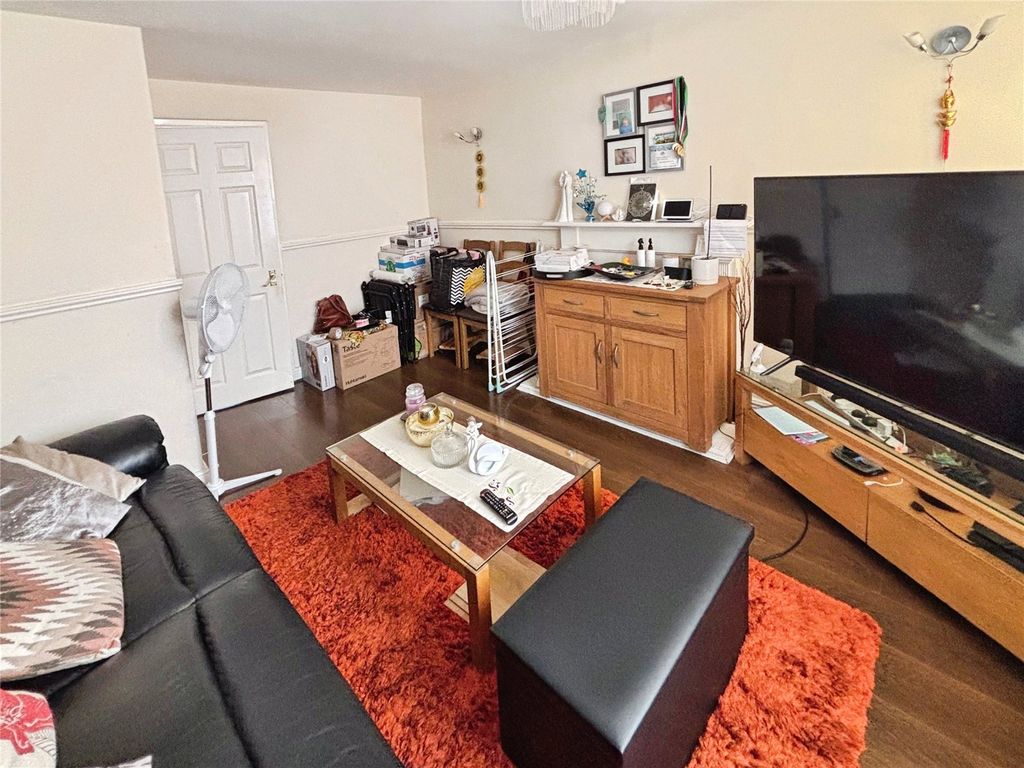 Property photo 3 of 7 Living Room