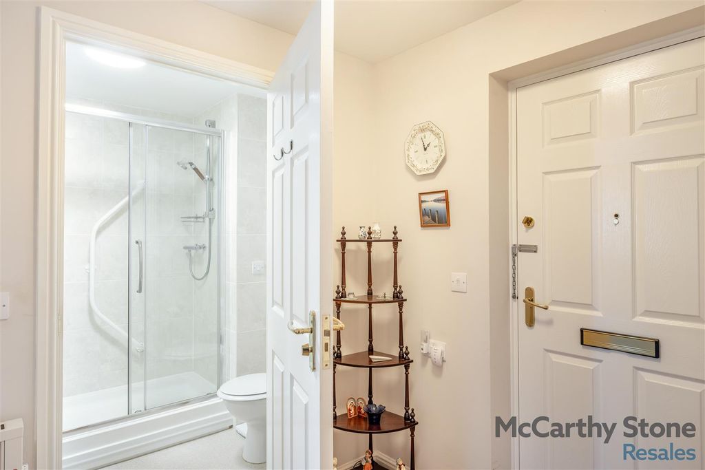 Property photo 2 of 18 8671565-Interior08.Jpg