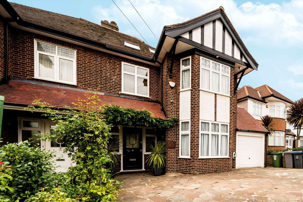 Property photo 1 of 8