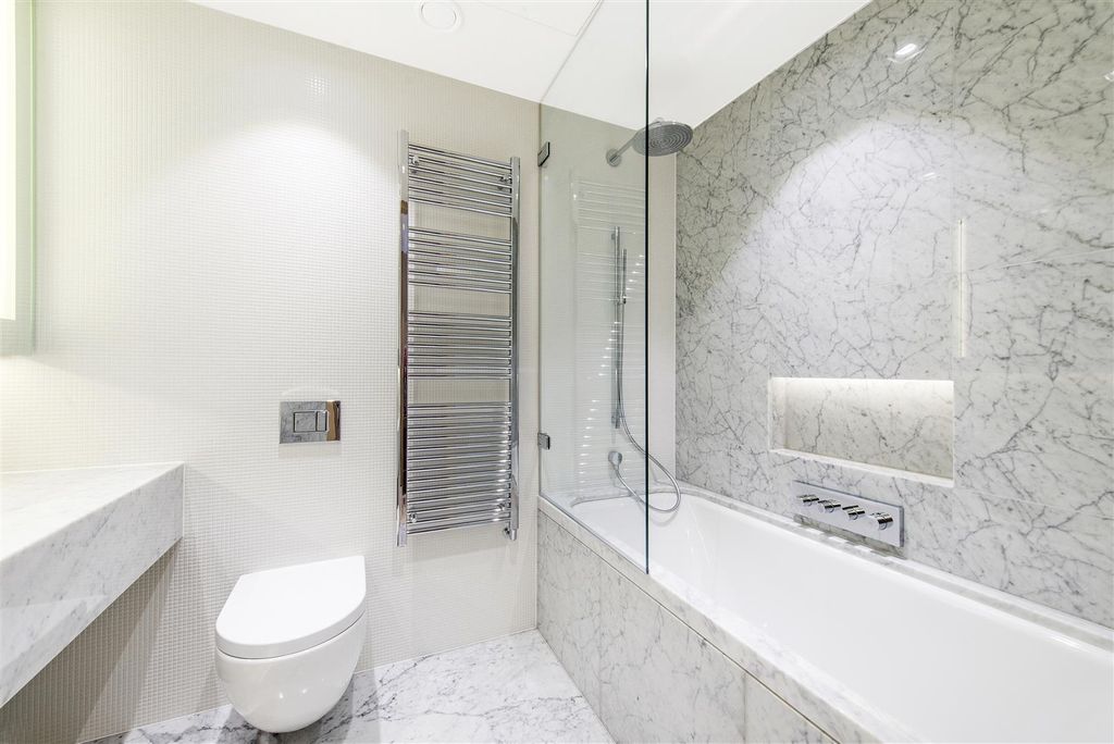 Property photo 3 of 18 Bathroom.Jpg