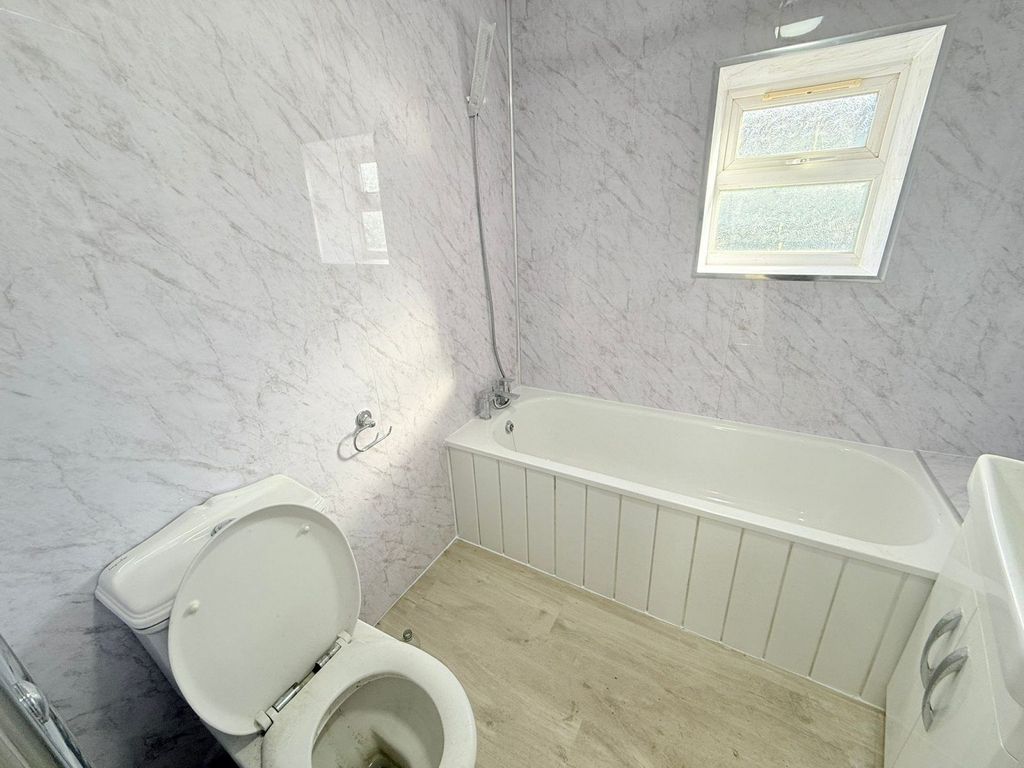 Property photo 3 of 11 Gallery