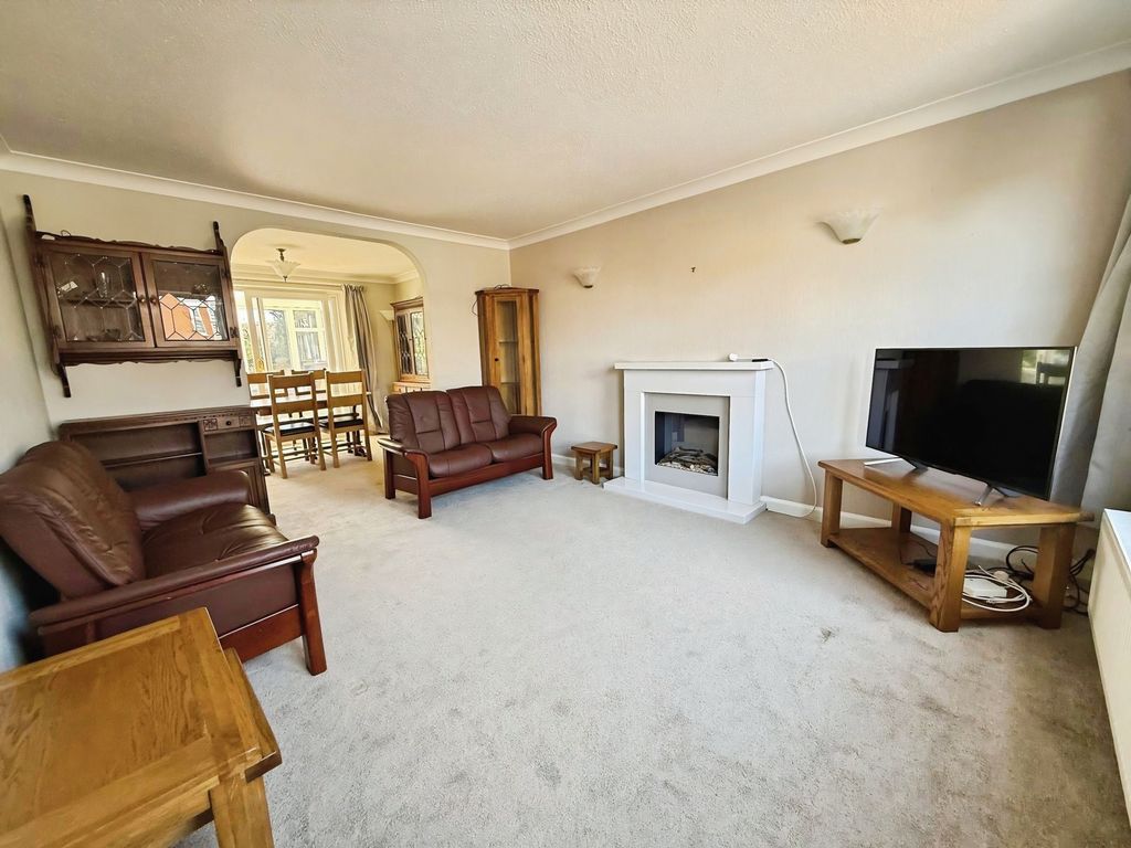 Property photo 2 of 21 Living Room