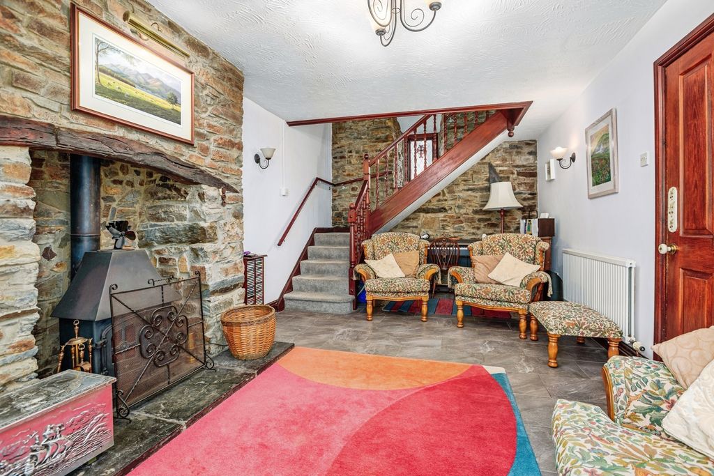 Property photo 2 of 17 Photo