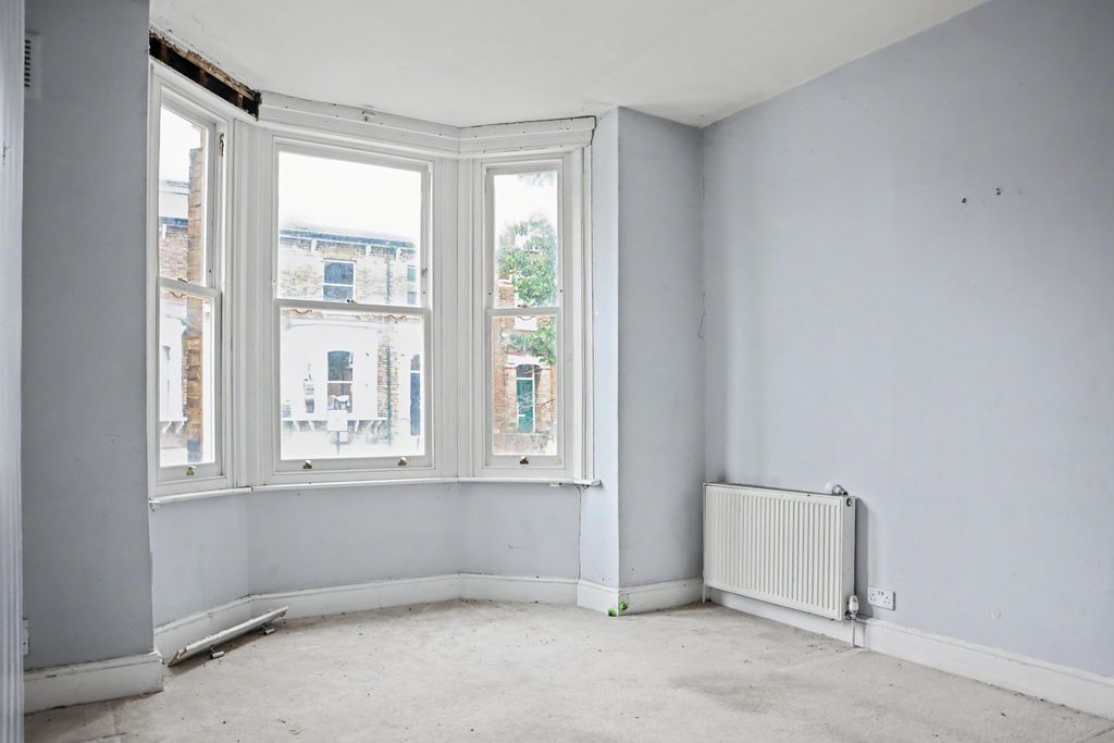 Property photo 3 of 21 47B Ramsden Road, Balham, London Sw12 8Ra