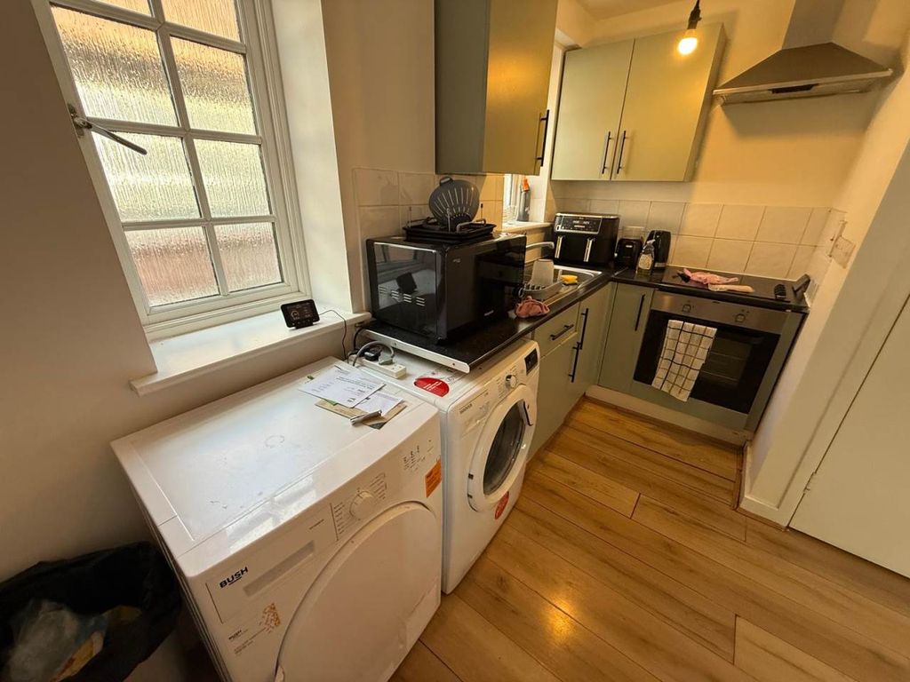 Property photo 2 of 9 Kitchen