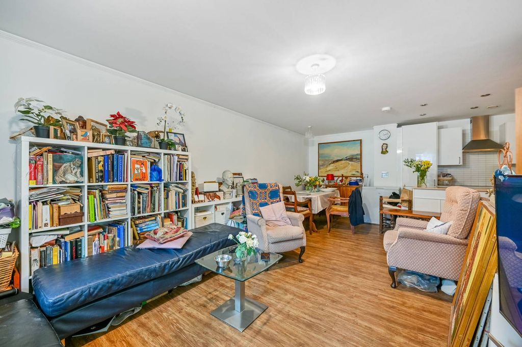 Property photo 2 of 10