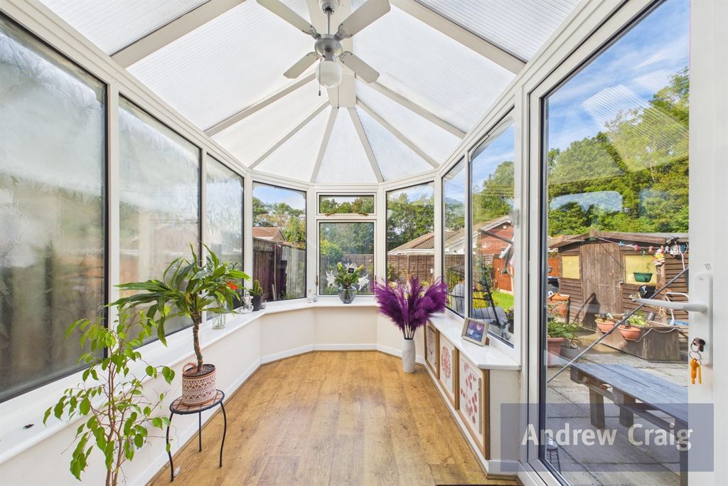 Property photo 3 of 16 Conservatory