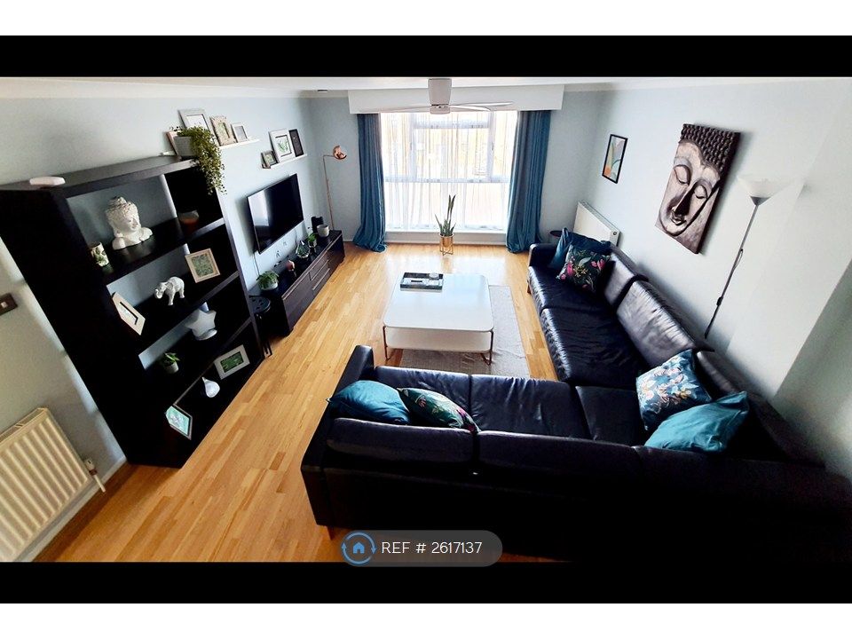 Property photo 1 of 12 Lounge