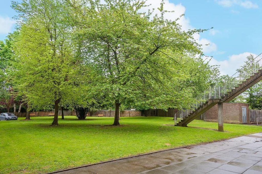 Property photo 3 of 3 Communal Gardens