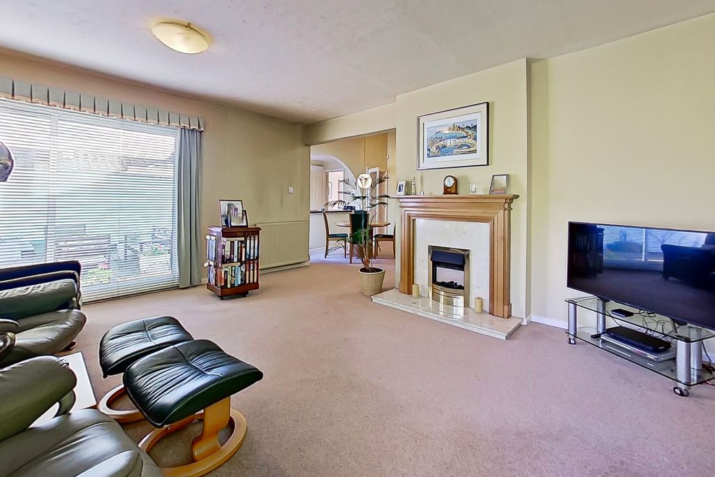 Property photo 2 of 52