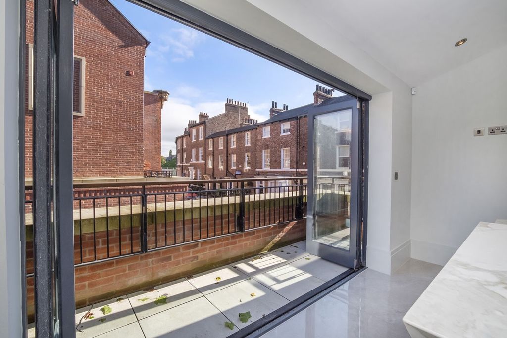 Property photo 2 of 21 20